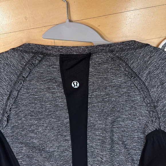 Lululemon bundle of 2 tops, 4/6 - Picture 7 of 7